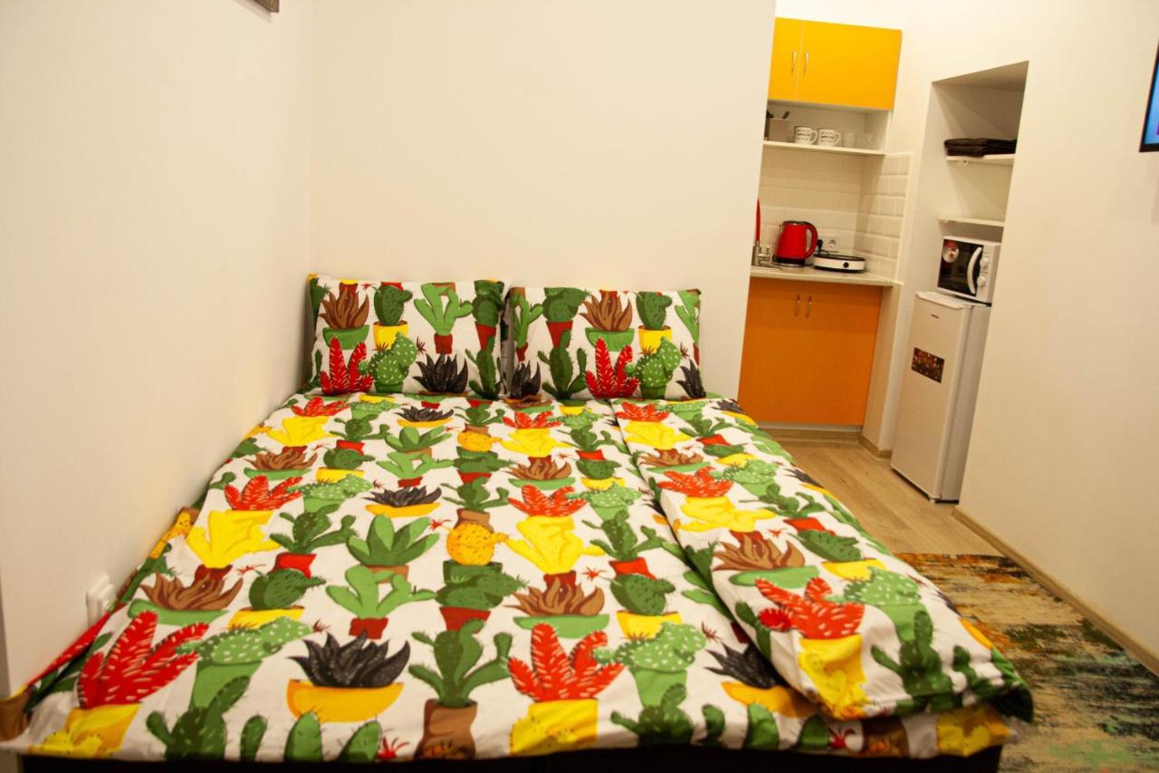 Світло Цілодобово Apartments In The City Center Lviv Extérieur photo