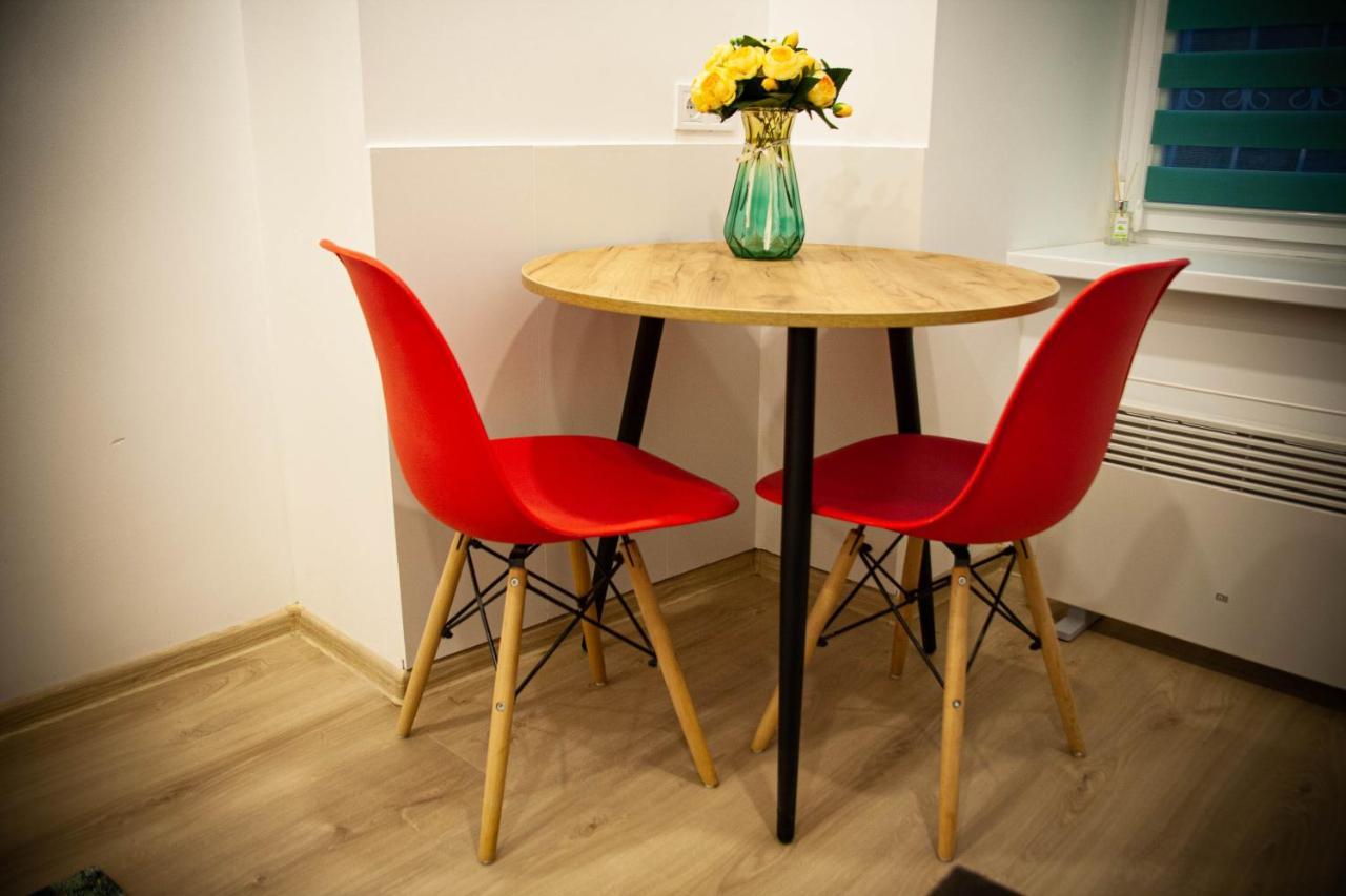 Світло Цілодобово Apartments In The City Center Lviv Extérieur photo