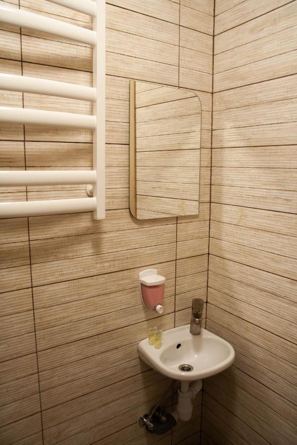 Світло Цілодобово Apartments In The City Center Lviv Extérieur photo