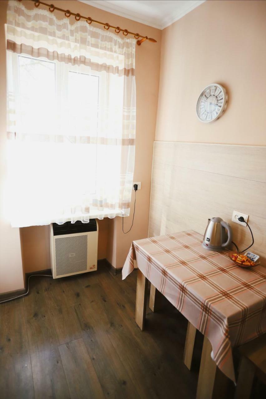 Світло Цілодобово Apartments In The City Center Lviv Extérieur photo